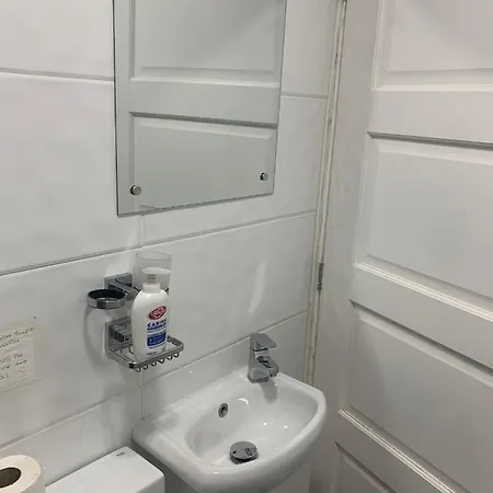 Daire Treetops Flat4 Hall B28 Birmingham